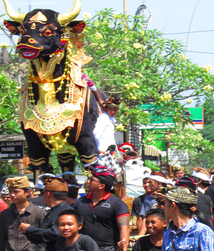 Ubud, Bat Cave at Gowalawah, Kertagosa Museum at Klungkung and Elephant Cave